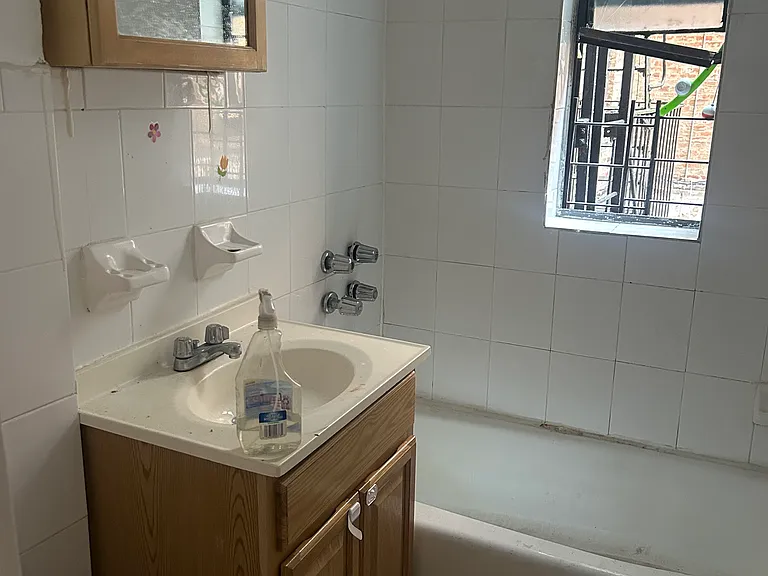1136 Stratford Ave #10 — Photo 4