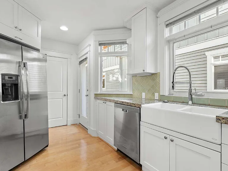 1133 10th Ave E #A — Photo 17
