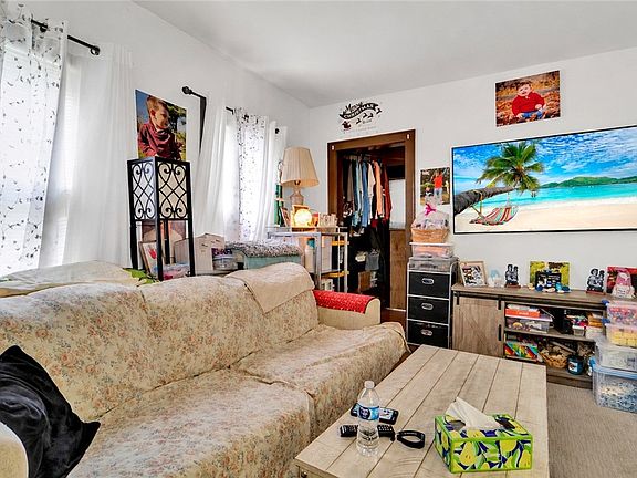 3rd image of 28 Myrtle St