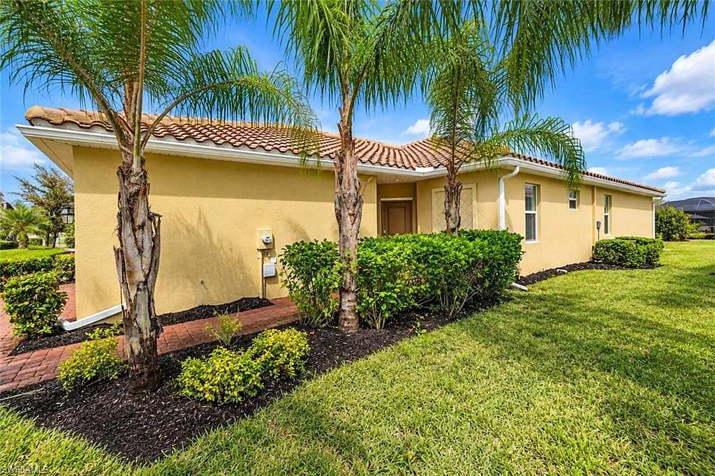 3 bed, 2.0 bath, 1389 sqft, $2,500 — Photo 2