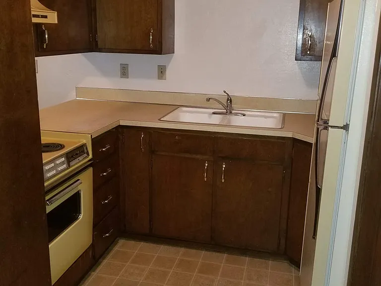2090 Roosevelt Blvd — Photo 4