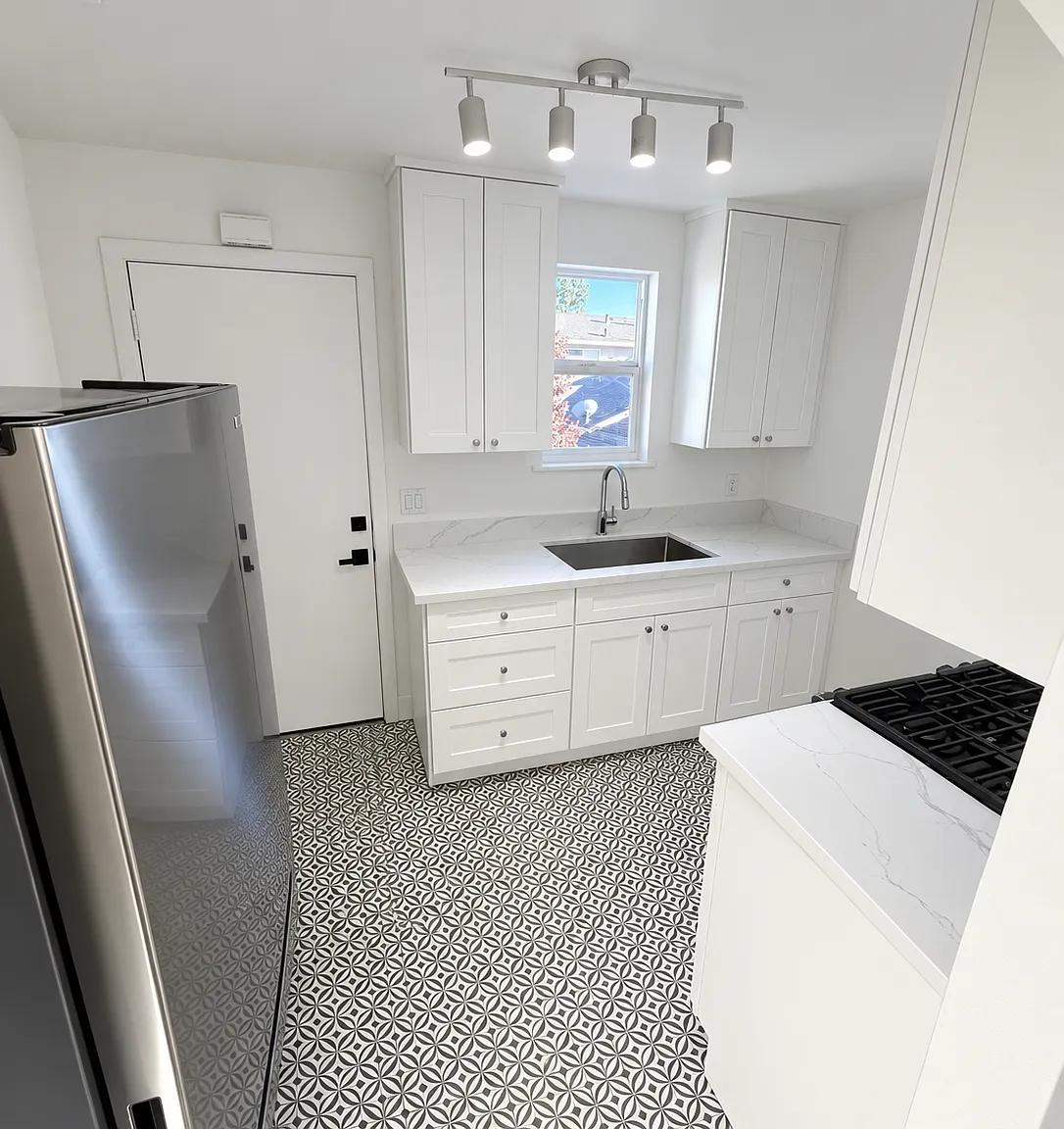 1 bed, 420 sqft, $2,400 — Photo 2