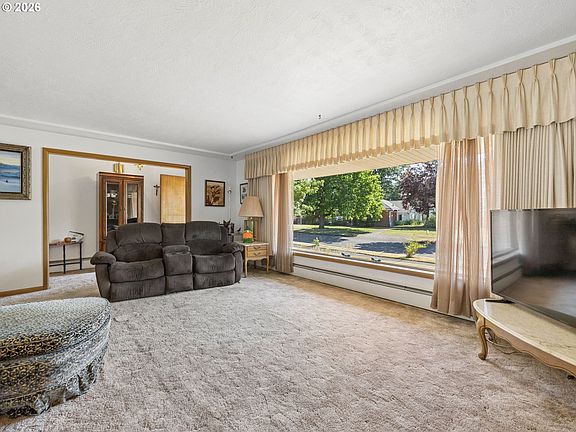4th image of 709 NE 107th Pl