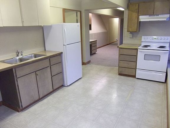 3rd image of 2808 Hoyt Ave APT 304