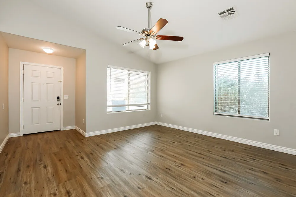 3 bed, 2.0 bath, 1606 sqft, $2,180 — Photo 3