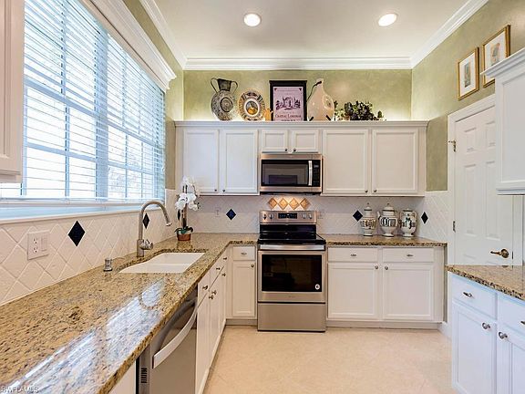 5th image of 2425 Mont Claire Ct Unit 202