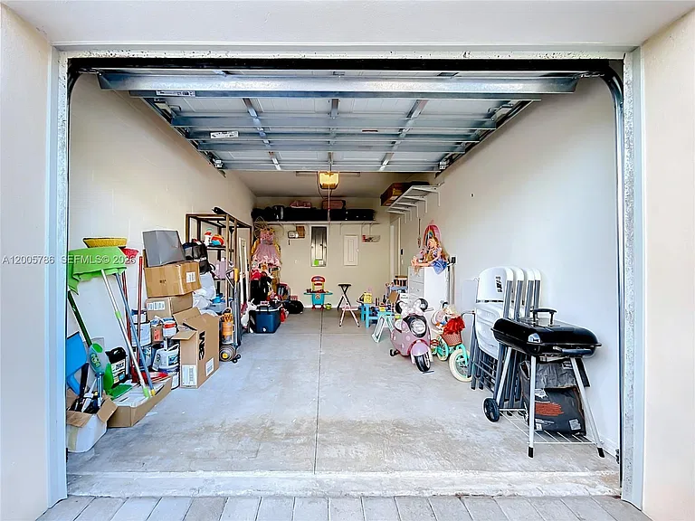 5040 Eucalyptus Dr #2 — Photo 40