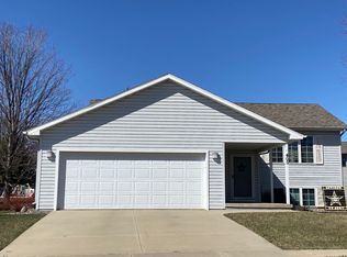 405 9th St SE, Stewartville, MN 55976
