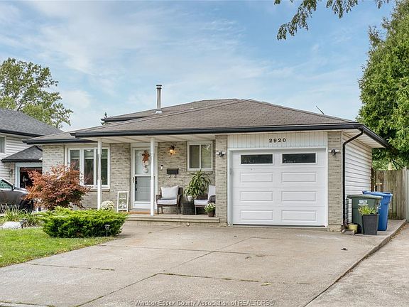 3rd image of 2920 Robillard Cres