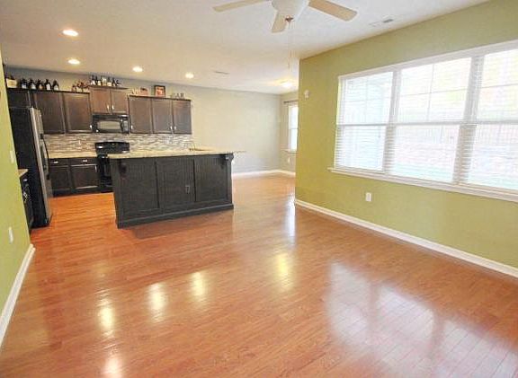 4th image of 2606 Evanston Ave