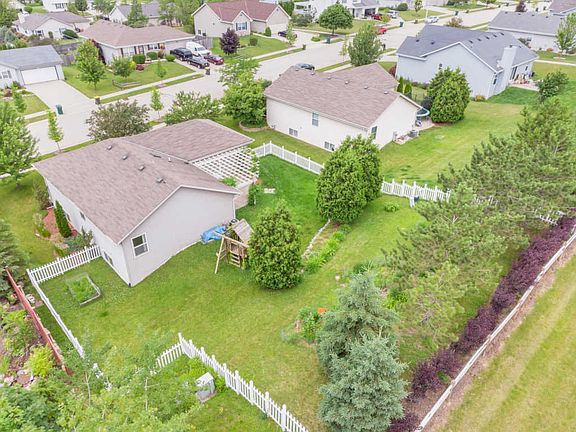 2nd image of 1524 Oriole Dr