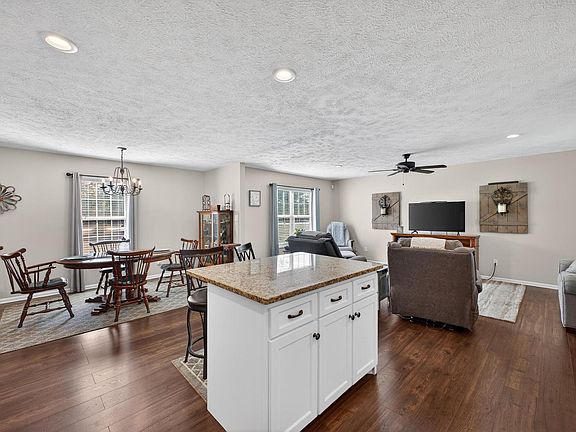 5th image of 1975 Williston Rd