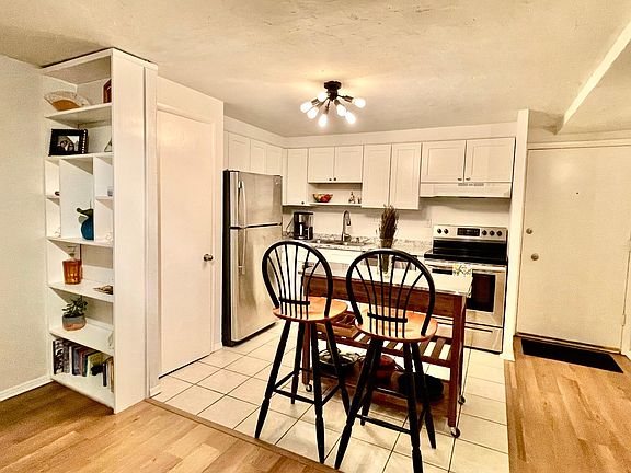 2nd image of 1008 N Corona St APT 107