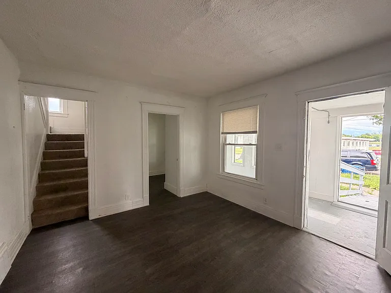 1821 Ridgewood Ave — Photo 4