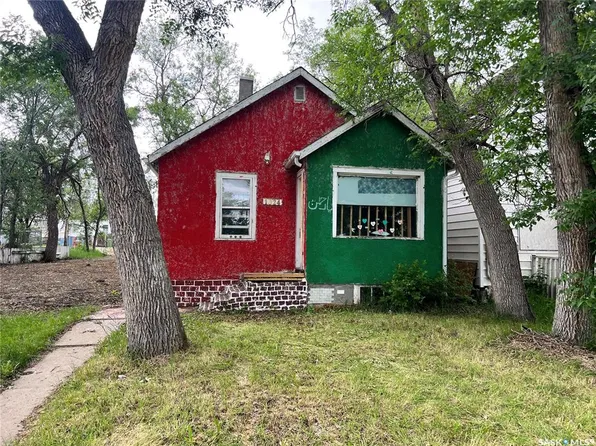1024 Athol STREET, Regina, SK S4T 3B9