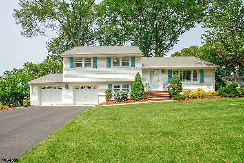 1st image of 12 Crest Dr