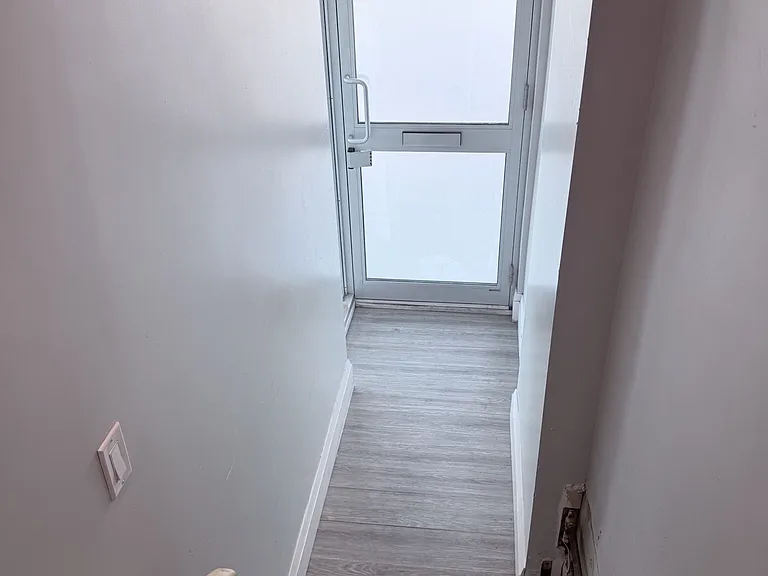 611 Danforth Ave #2 — Photo 11