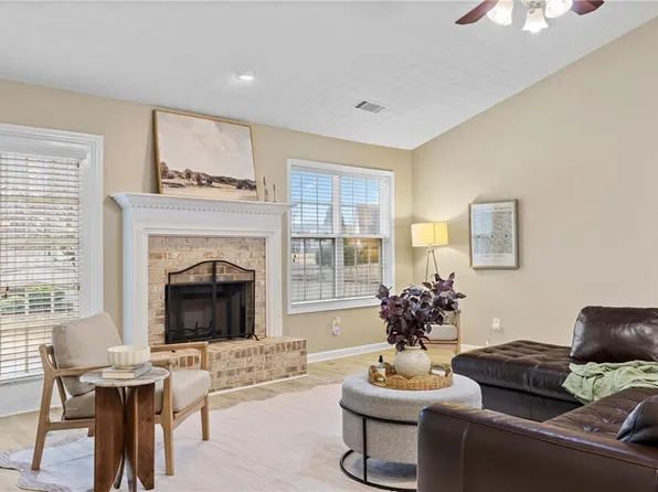 609 Grand Ashbury Ln, Sugar Hill, GA 30518