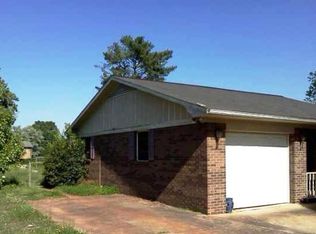 257 Burbank Dr, Lexington, NC 27295
