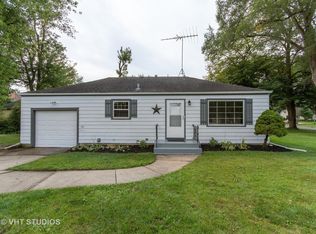 755 Kramer Ave, Elgin, IL 60120