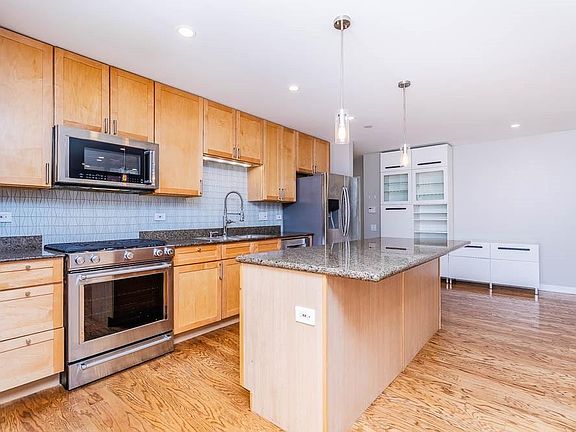 Kitchen 2 - Plenty of storage!