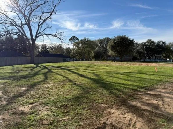 731 S Tesch St, Bellville, TX 77418