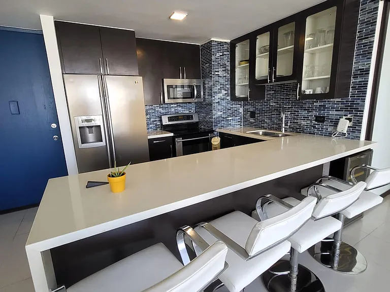 411 Hobron Ln #3404 — Photo 2