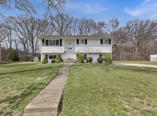 20 Phillips Dr, Old Bridge, NJ 08857