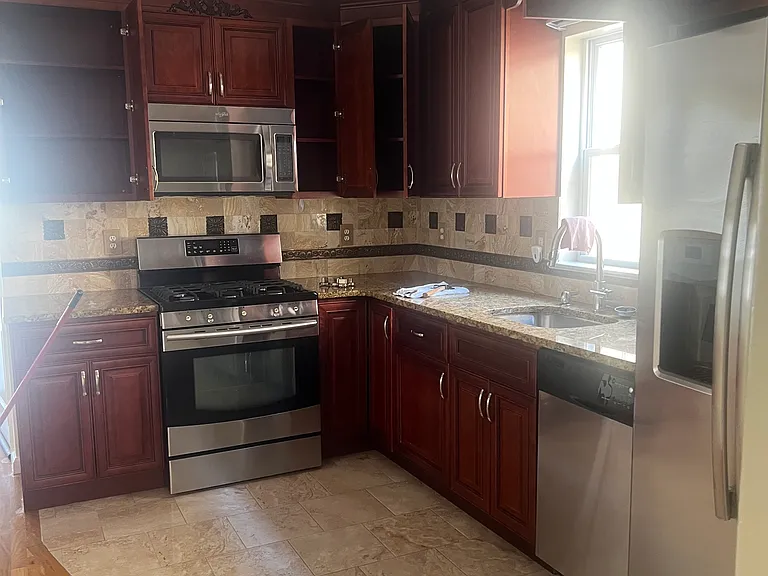 241 Clerk St — Photo 5