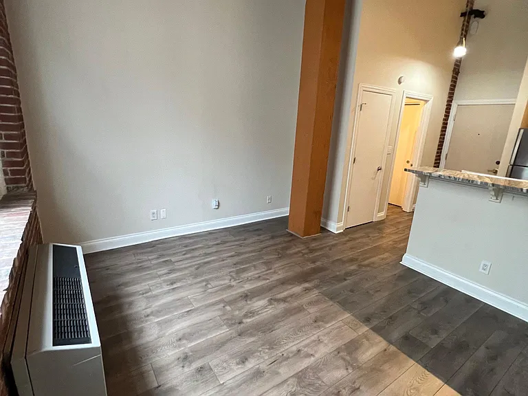308 W 8th St #215 — Photo 8