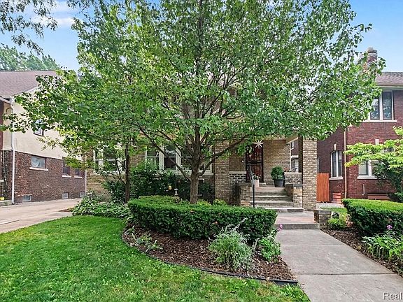 2nd image of 1485 Chicago Blvd