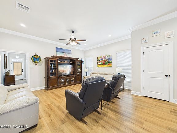 5th image of 303 Valcour Pl