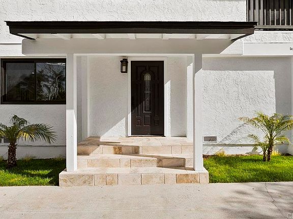3rd image of 2537 Davis Ave