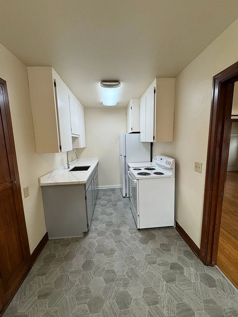 Parkway Apartments — Photo 4