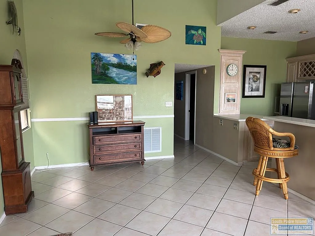 2 bed, 2.0 bath, 1320 sqft, $2,200 — Photo 3