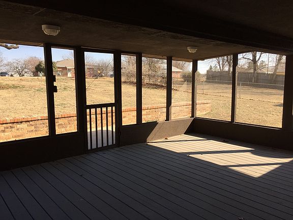 Screened in Back Porch