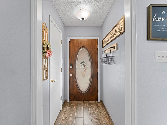 4th image of 2705 Dover Gardens Dr