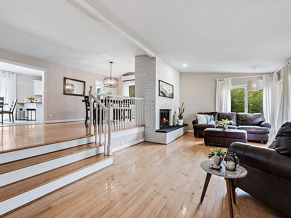 4th image of 5 Cornell Dr