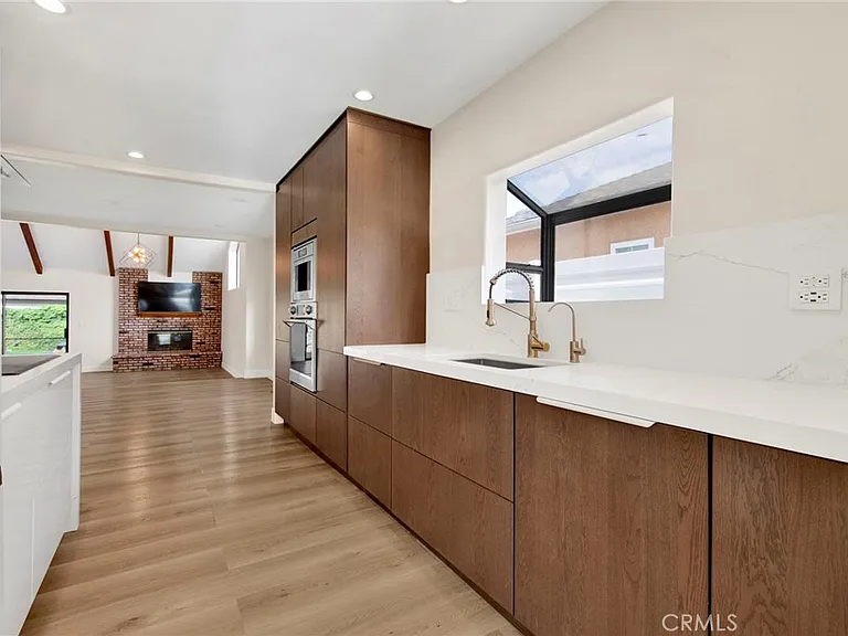1432 N Catalina St — Photo 7