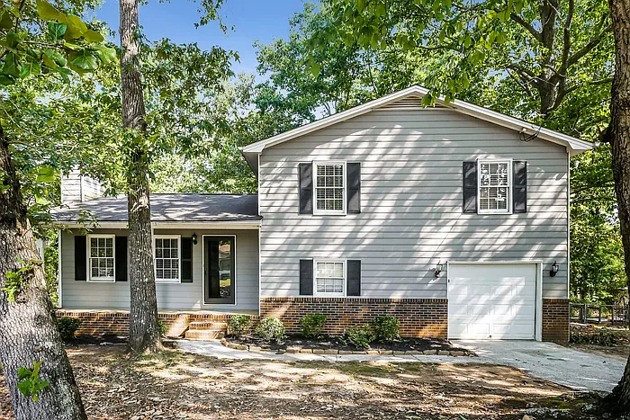 3 bed, 2.0 bath, 1557 sqft, $2,195 — Photo 1