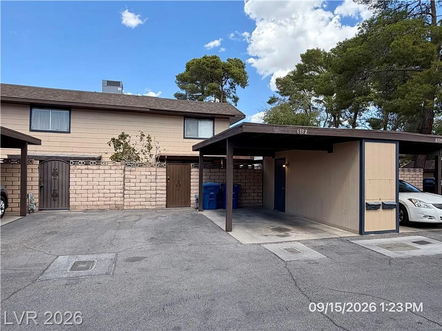 2-Bedroom Gated Townhome with Granite Kitchen & Covered Patio — Photo 2