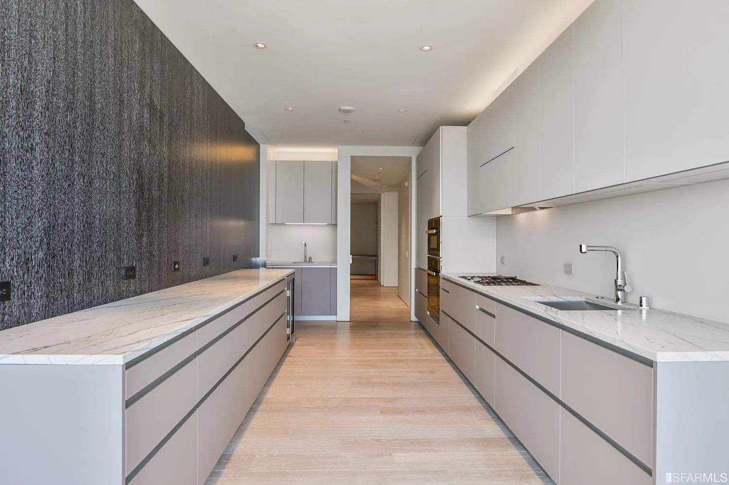 2 bed, 2.5 bath, 2147 sqft, $22,000 — Photo 2