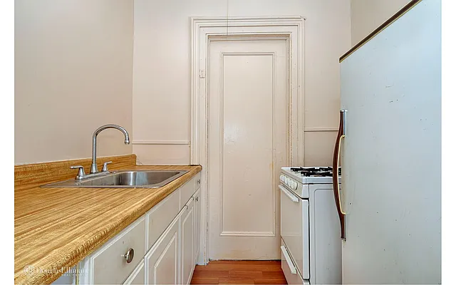 Rented by Douglas Elliman | media 8