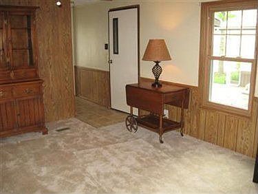 4th image of 27 Terrace Dr