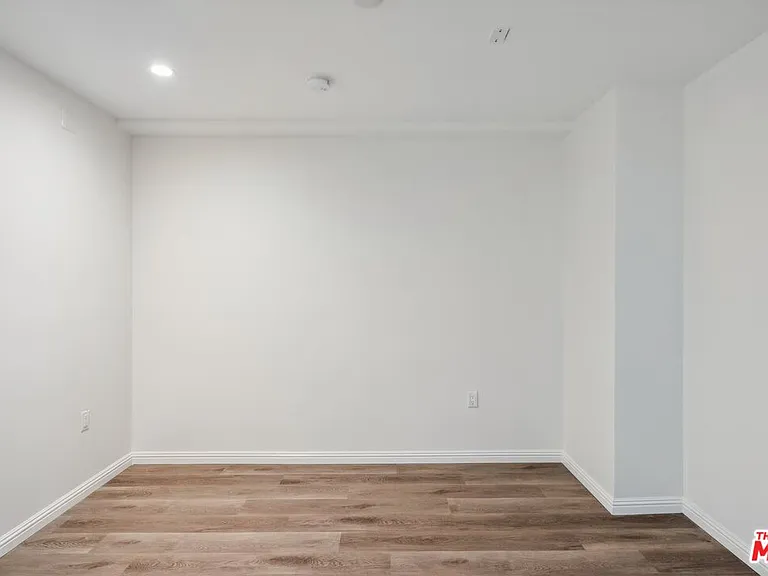 951 S Wilton Pl #302 — Photo 6