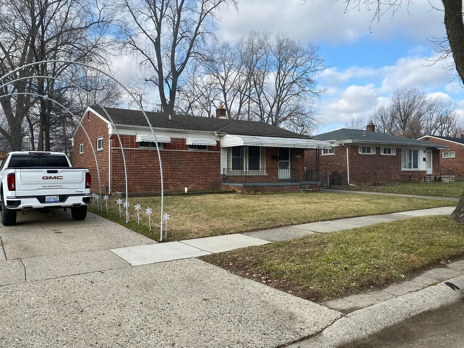 22247 Logue Ave — Photo 1