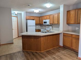 8945 92nd St S, Cottage Grove, MN 55016