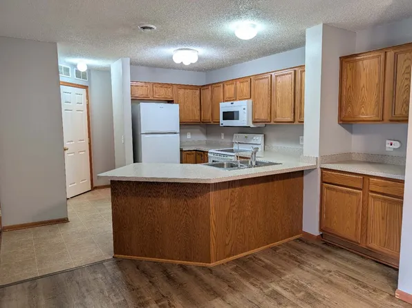 8945 92nd St S, Cottage Grove, MN 55016