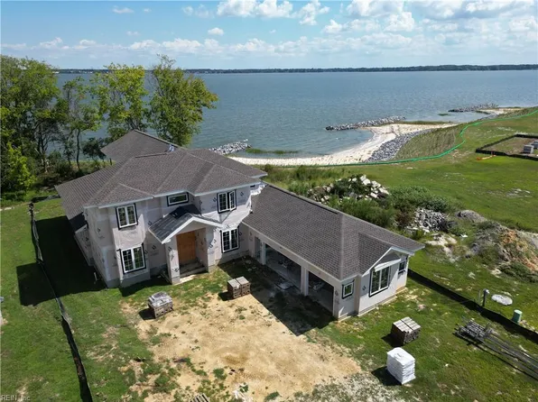 38 River Edge Dr, Suffolk, VA 23433