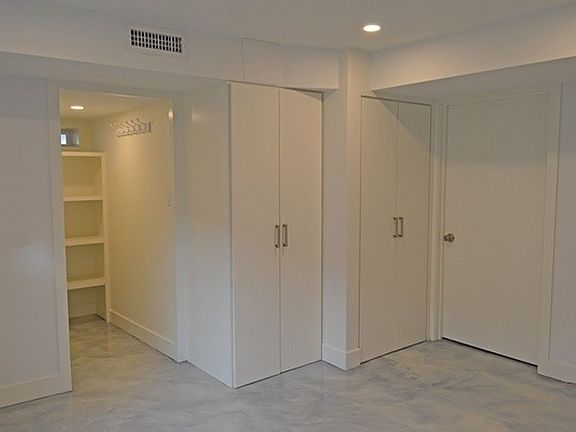 5th image of 10 Gloucester Ave #B